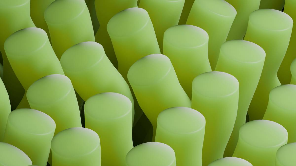 Infographic comparing decomposition timelines: plastic sponge (500+ years) vs. cellulose sponge (3–6 months in compost)